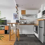 Cave 2 - Kp - Elegant Apartment In Heart Of Paris 18 2 Pers
