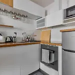 Cave 2 - Kp - Elegant Apartment In Heart Of Paris 18 2 Pers